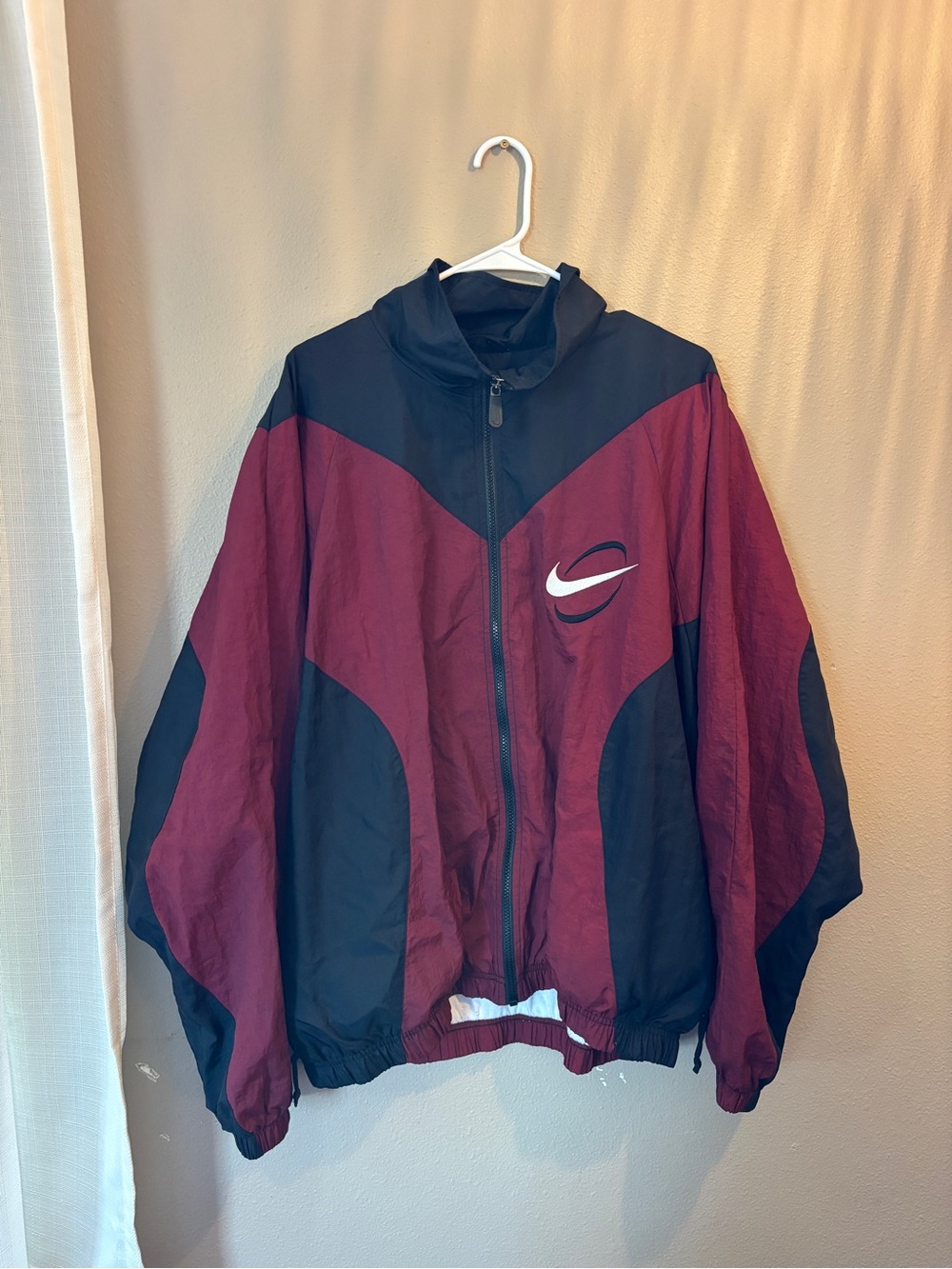 Nike VINTAGE Men's Maroon and Black Windbreaker Jacket